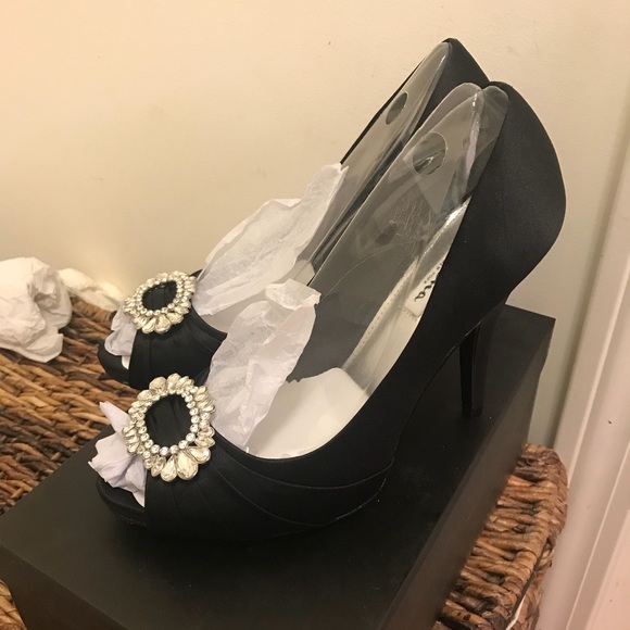 Nina Shoes - NEW NINA Elvira Black Luster Open Toe Pump